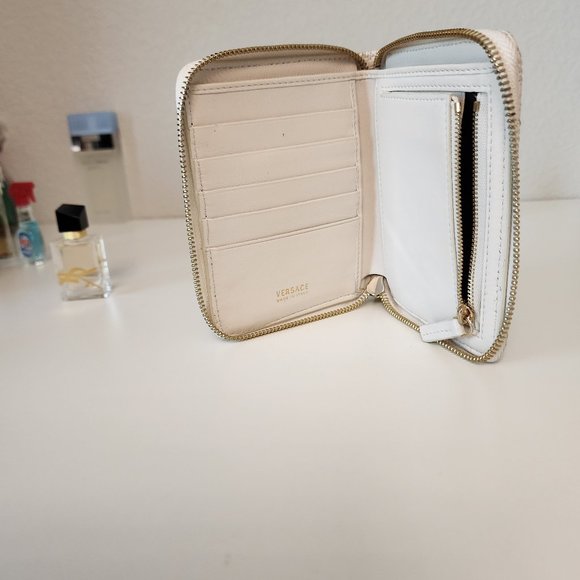Authentic VERSACE Bi-fold La Medusa Wallet - Picture 4 of 7
